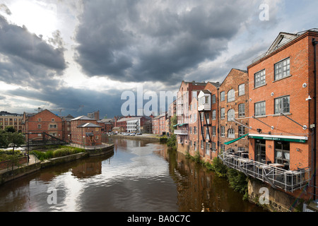 Fluss Aire in der Brauerei Wharf, Leeds, West Yorkshire, England Stockfoto