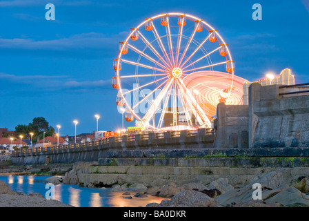 Ein großes Rad durch die Stadt von Dun Laoghaire, Dublin Irland am Meer Stockfoto