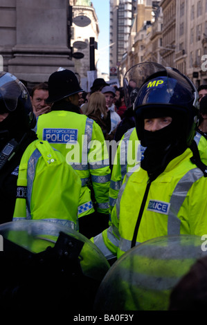 Während des G20-Gipfels - 1. April in London zu protestieren.  2009 Stockfoto