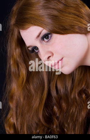 Junge Frau in Gedanken versunken Stockfoto