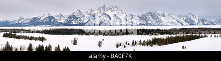 Breites Panorama der Grand Teton Berge im Winter von Teton Punkt Wahlbeteiligung Jackson Hole Wyoming USA Stockfoto