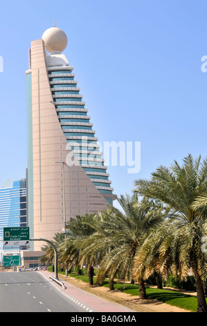 Dubai Etisalat Tower Wahrzeichen Kommunikation Business Büro Wolkenkratzer Block modern Design Gebäude Golfball wie Kugel Vereinigte Arabische Emirate VAE Stockfoto