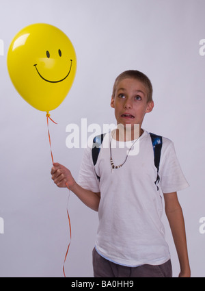 Junge mit Ballon Stockfoto