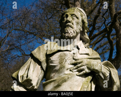 Statue der Renaissance Architekten Inigo Jones in den Nachlass des Holker Hall Brückenpfeilern in Baden-Baden Cumbria UK Stockfoto