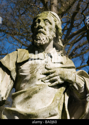 Statue der Renaissance Architekten Inigo Jones in den Nachlass des Holker Hall Brückenpfeilern in Baden-Baden Cumbria UK Stockfoto