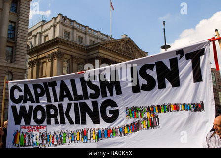 FINANZKRISE 2009 der Credit Crunch G20-Protest vor Bank of England Threadneedle Street London Großbritannien Europa der Kapitalismus funktioniert nicht im Vereinigten Königreich der 2000er Jahre Stockfoto