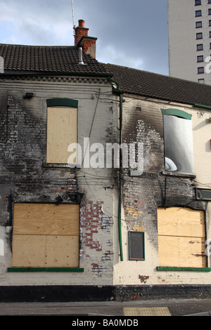 Ein Brand beschädigte verfallenen Gaststätte im Bereich Sneinton Nottingham, England-Vereinigtes Königreich Stockfoto