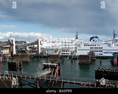 BC Ferry Terminal in Tsawwassen Terminal in British Columbia mit Fähren und Hafenanlagen Stockfoto