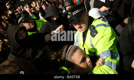 LONDON 1 April Bild zeigt die G20 Proteste bei der Bank of England Bank Of England London 1. April 2009 Stockfoto