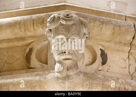 Menschliche geformte Köpfe auf der Außenseite der Kathedrale von St James Sibenik Dalmatia Kroatien Stockfoto