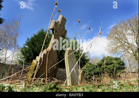 Schiefen Grabsteinen in Ludlow Friedhof Shropshire England UK Stockfoto