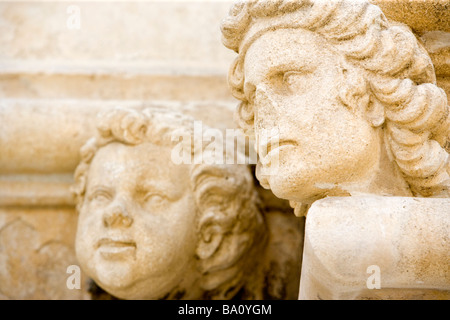 Menschliche geformte Köpfe auf der Außenseite der Kathedrale von St James Sibenik Dalmatia Kroatien Stockfoto