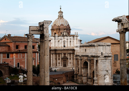 Das Forum Romanum und Kirche von Santa Luca e Martina aus dem Kapitol betrachtet Stockfoto