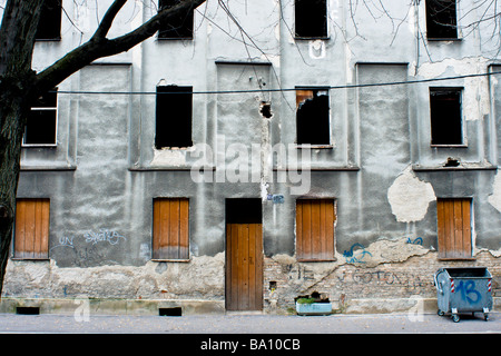 ein altes Gebäude in Zagreb im Beton abgedeckt Stockfoto