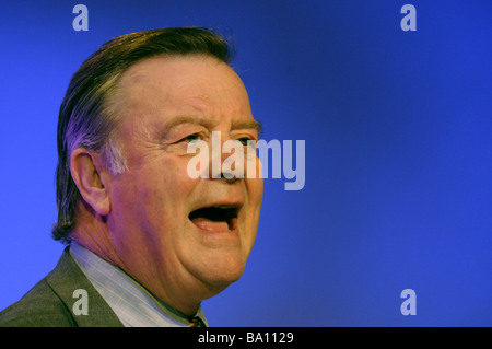 Kenneth Clarke MP (Schattenminister für Business) spricht der FSB s jährliche Konferenz, Celtic Manor Wales Stockfoto