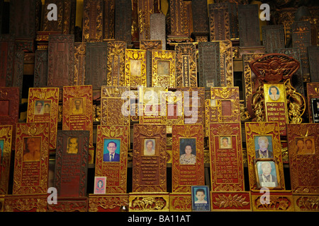 Gedenktafeln im Inneren Giac Lam Pagode in Saigon-Ho-Chi-Minh-Stadt-Vietnam Stockfoto