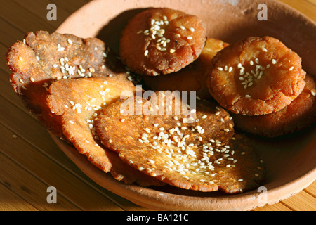 Ariselu ist eine Süd-indische Süßspeise aus Andhra, speziell präparierten aus Reismehl und Jagrezucker Sankranti Festival Stockfoto