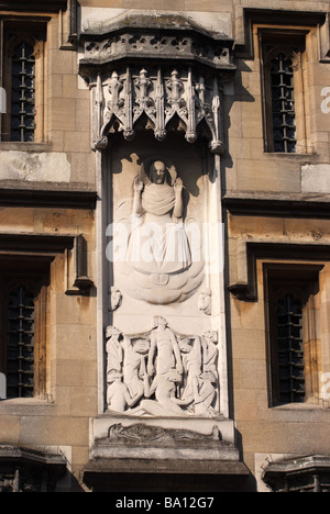 Statue von Christus in Nische des ganzen Seele College, Oxford, England Stockfoto