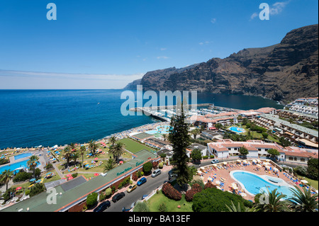 Blick über das Resort vom Dach des Hotel Los Gigantes, Los Gigantes, Teneriffa, Kanarische Inseln, Spanien Stockfoto