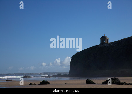 Benone Strand und Mussenden Temple auf Klippe Abfahrt Grafschaft Londonderry Derry-Nordirland Stockfoto