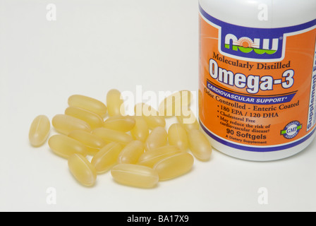 Gelatinekapseln für die Supplementierung von Omega-3-Fettsäuren Omega-3 Fischöl Stockfoto