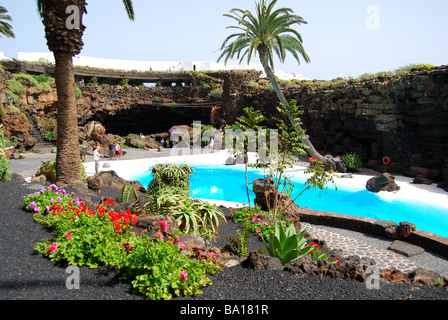 Emerald-Green Pool, Jameos del Agua, Arrietta, Provinz Las Palmas, Lanzarote, Kanarische Inseln, Spanien Stockfoto