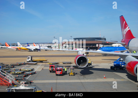 Virgin Atlantic Boeing 747-400 Jumbo Jet, South Terminal Flughafen Gatwick Crawley, West Sussex, England, Vereinigtes Königreich Stockfoto