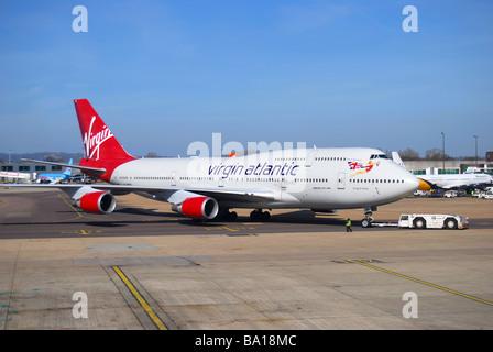 Virgin Atlantic Boeing 747-400 Jumbo Jet, South Terminal Flughafen Gatwick Crawley, West Sussex, England, Vereinigtes Königreich Stockfoto