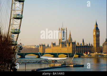 London Eye mit Big Ben im Hintergrund Stockfoto