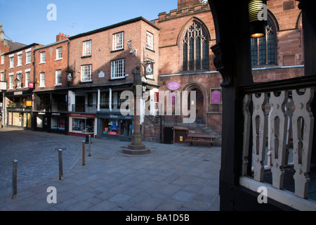 Morgens einen Blick auf das Kreuz, an der historischen und wunderschönen Stadt Chester, Cheshire, England, Großbritannien Stockfoto