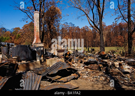 Bush-Feuer-Australien / eine Wohnimmobilie, durch einen Brand zerstört. Kinglake Victoria Australien. Stockfoto