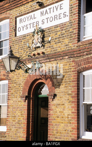 Whitstable, North Kent, Royal Native Oyster Stores, Detail des Namens über Eingang, Stockfoto