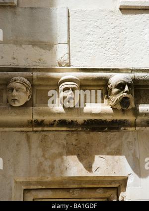 Menschliche geformte Köpfe auf der Außenseite der Kathedrale von St James Sibenik Dalmatia Kroatien Stockfoto