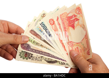 Geld männliche Hand, die Handvoll indonesische Währung Stockfoto