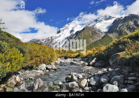 Eine Szene aus dem Müller-See Fuß in der Nähe von Mt Cook Village in Neuseeland. Mt. Cook ist im Hintergrund Stockfoto