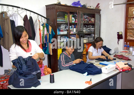 Arbeiter in der Yaly Kleiderfabrik in Hoi An Vietnam Nähen Stockfoto