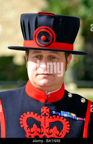 Beefeater oder Yeoman, Tower of London, England, UK Stockfoto