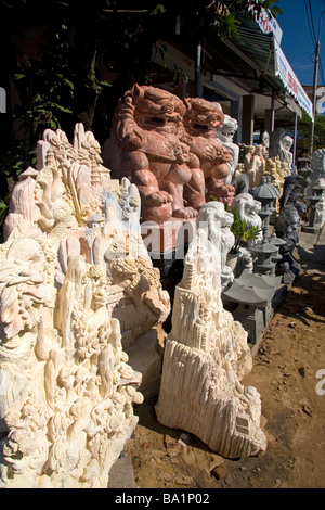 Marmor Skulpturen in einem Shop in Ngu Hanh Son Gemeinde südlich von Da Nang Vietnam verkauft Stockfoto