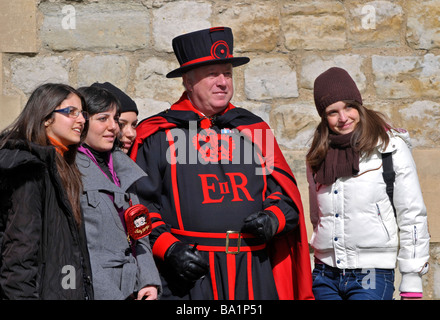 Beefeater oder Yeoman, Tower of London, England, UK Stockfoto