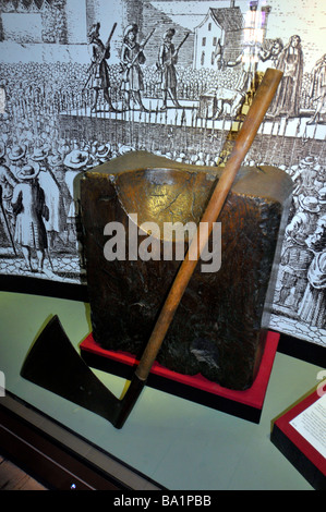 Ausführung-Block und Axt auf dem Display in The White Tower an der The Tower of London, Britain, Großbritannien Stockfoto