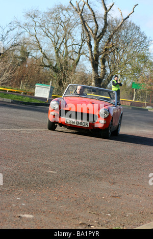 MG Midget mit Geschwindigkeit während einer Autotest-Veranstaltung in zunächst Country Park, County Down, Nordirland Stockfoto