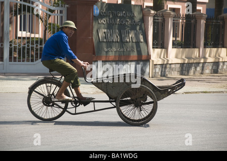 Cyclo-Fahrer in Hanoi Vietnam Stockfoto