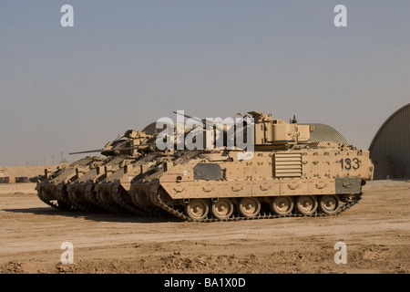 Baqubah, Irak - M2/M3 Bradley Kampffahrzeuge. Stockfoto