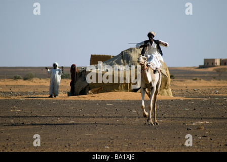 Beduinen-Camp in der Wüste in der Nähe von Merowe-Pyramiden Stockfoto