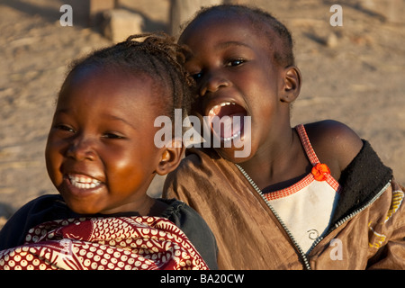 Lachend malische Mädchen Djenne Mali Westafrika Stockfoto