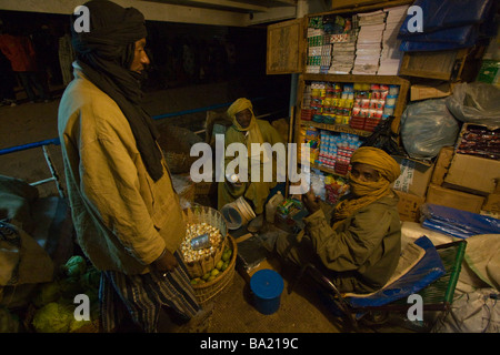 Anbieter auf dem Comanav Boot nach Timbuktu am Niger in Mali Stockfoto