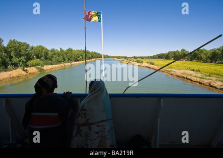 Frauen-Passagiere auf dem Comanav Boot nach Timbuktu am Niger in Mali Stockfoto