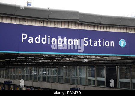 Paddington Station Zeichen oberhalb der Taxistand Ausfahrt Eastbourne Terrasse London. Stockfoto
