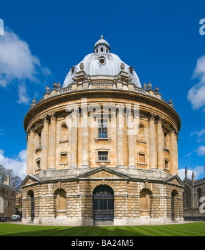 Oxford, England, Vereinigtes Königreich. Radcliffe Camera (ursprünglich bekannt als die Radcliffe Library) Radcliffe Square Stockfoto