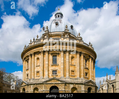 Oxford, England, Vereinigtes Königreich. Radcliffe Camera (ursprünglich bekannt als die Radcliffe Library) Radcliffe Square Stockfoto